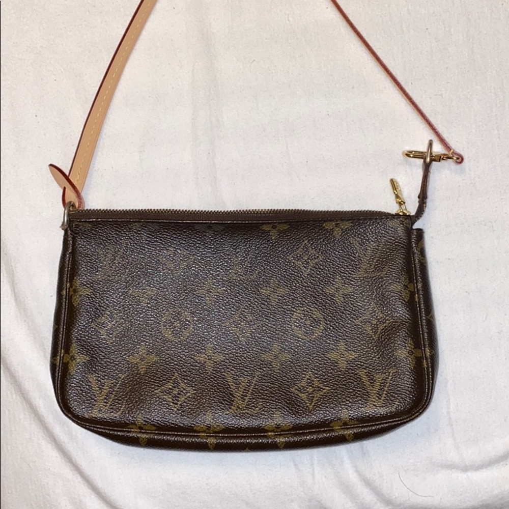 Small Louis Vuitton shoulder bag